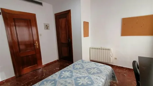 Rooms in Granada - photo 3