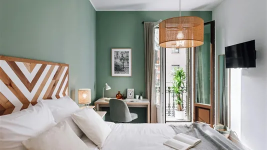 Rooms in Barcelona Eixample - photo 2