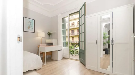 Rooms in Barcelona Eixample - photo 3