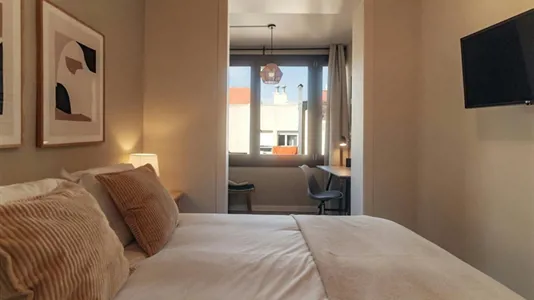 Rooms in Barcelona Ciutat Vella - photo 2