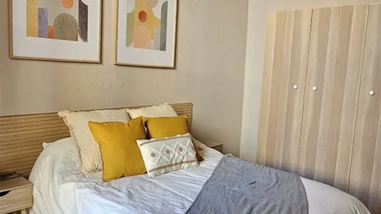 Rooms in Barcelona Eixample - photo 10