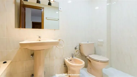 Rooms in Madrid Centro - photo 9