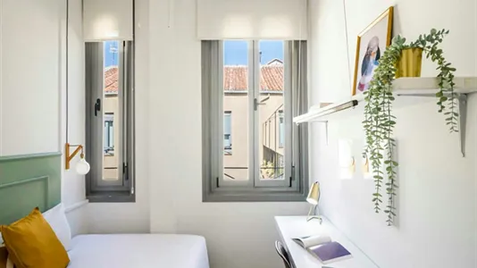 Rooms in Madrid Centro - photo 5