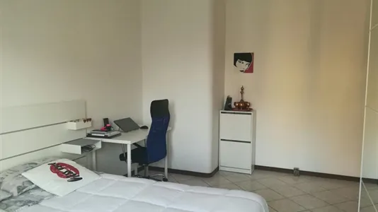 Rooms in Milano Zona 8 - Fiera, Gallaratese, Quarto Oggiaro - photo 2