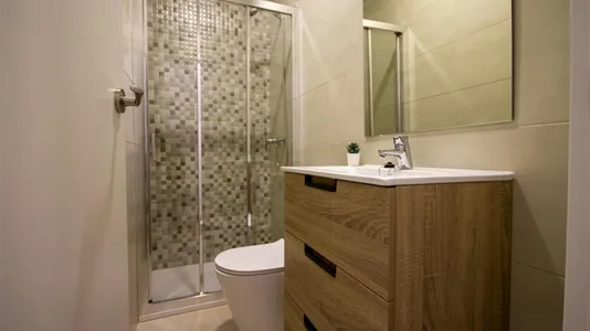 Rooms in Barcelona Ciutat Vella - photo 4