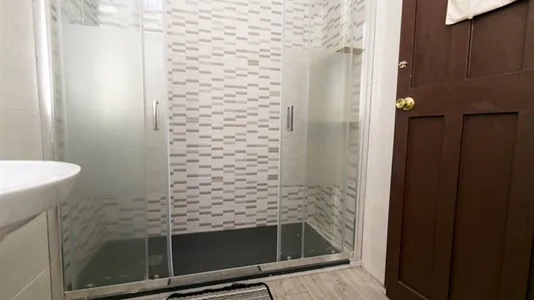 Rooms in Granada - photo 8