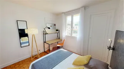 Room for rent in Boulogne-Billancourt, Île-de-France