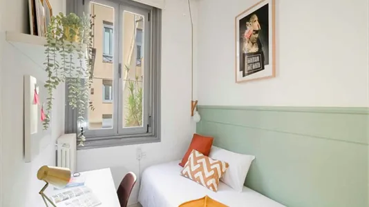 Rooms in Madrid Centro - photo 9