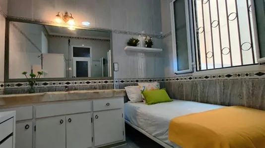 Rooms in Barcelona Ciutat Vella - photo 3