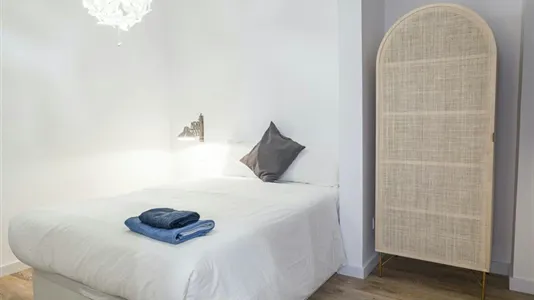 Rooms in Barcelona Eixample - photo 1