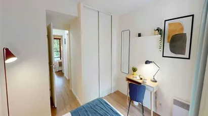 Room for rent in Boulogne-Billancourt, Île-de-France