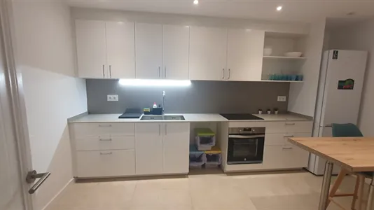 Rooms in Barcelona Ciutat Vella - photo 4