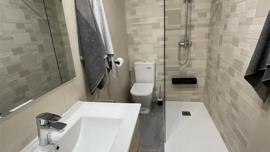 Rooms in Barcelona Ciutat Vella - photo 9