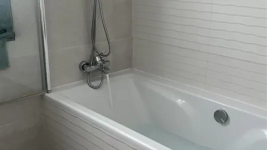 Houses in Nanterre - photo 2