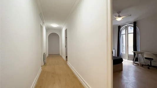 Rooms in Barcelona Ciutat Vella - photo 9