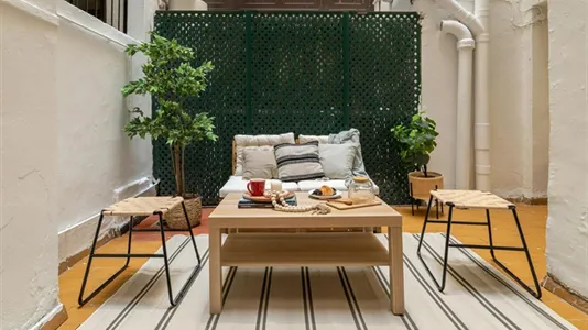 Rooms in Barcelona Ciutat Vella - photo 10