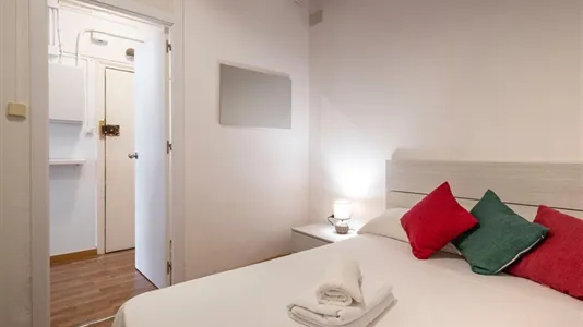 Rooms in Barcelona Ciutat Vella - photo 4