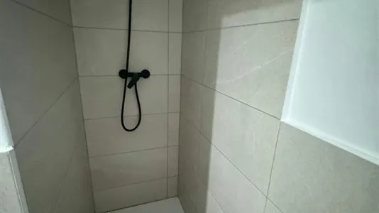 Rooms in Barcelona Eixample - photo 5