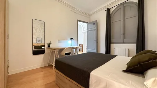 Rooms in Barcelona Ciutat Vella - photo 2