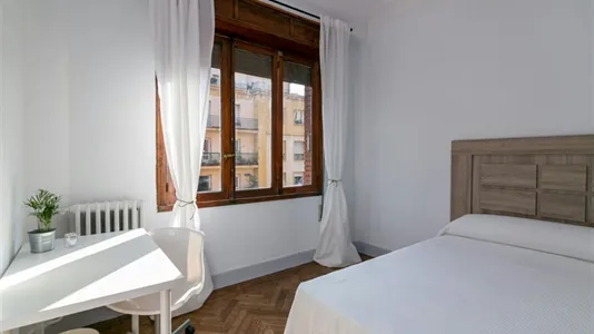 Rooms in Oviedo - photo 9