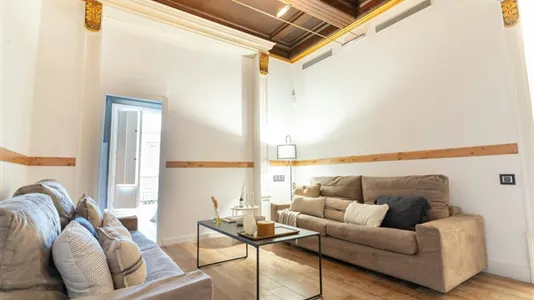 Rooms in Barcelona Ciutat Vella - photo 7