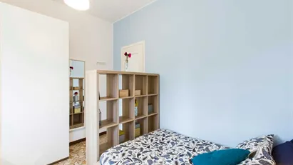 Room for rent in Milano Zona 6 - Barona, Lorenteggio, Milan