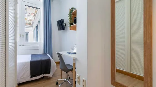 Rooms in Madrid Centro - photo 9