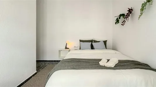 Rooms in Barcelona Eixample - photo 2