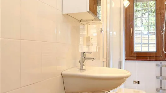 Rooms in Roma Municipio XIV – Monte Mario - photo 9