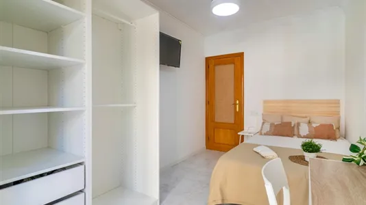 Rooms in el Camí de Vera - photo 5