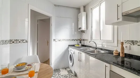 Rooms in Barcelona Ciutat Vella - photo 10