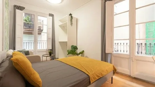 Rooms in Barcelona Ciutat Vella - photo 4