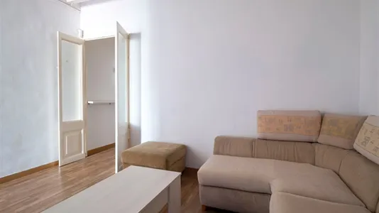 Rooms in Barcelona Ciutat Vella - photo 9