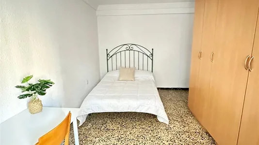Rooms in Zaragoza - photo 1
