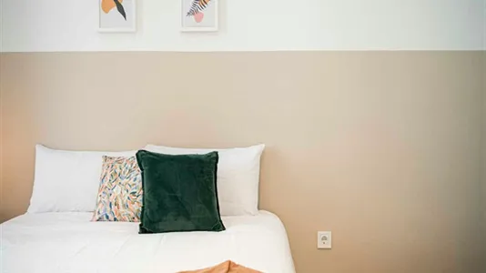 Rooms in Madrid Centro - photo 9