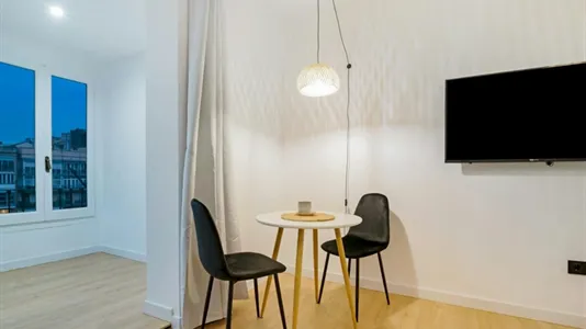 Rooms in Barcelona Eixample - photo 5