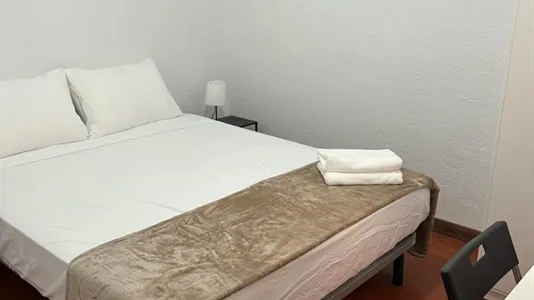 Rooms in Barcelona Eixample - photo 2