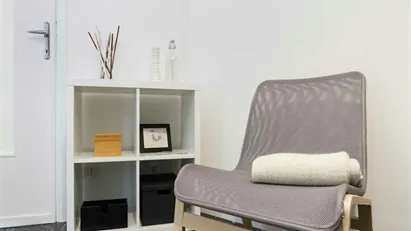 Room for rent in Milano Zona 6 - Barona, Lorenteggio, Milan