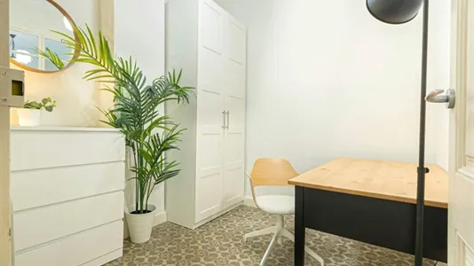 Rooms in Barcelona Eixample - photo 2