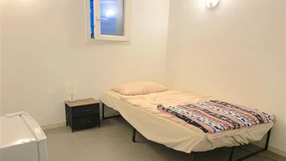 Room for rent in Roma Municipio VI – Roma Delle Torri, Rome