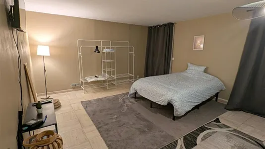 Rooms in Torcy - photo 9