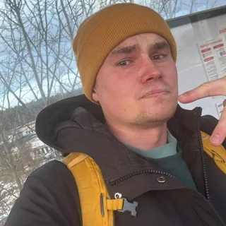 Small room, shared kitchen is perfect, open to student housing<br />I am a clean, simple 25 yo ma...