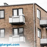 What is the average monthly rent for a studio in Zurich? Does it differ for international students?